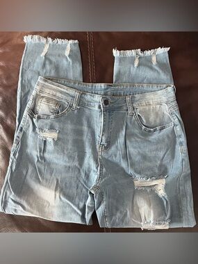 Destroyed jeans size X-Large -juniors